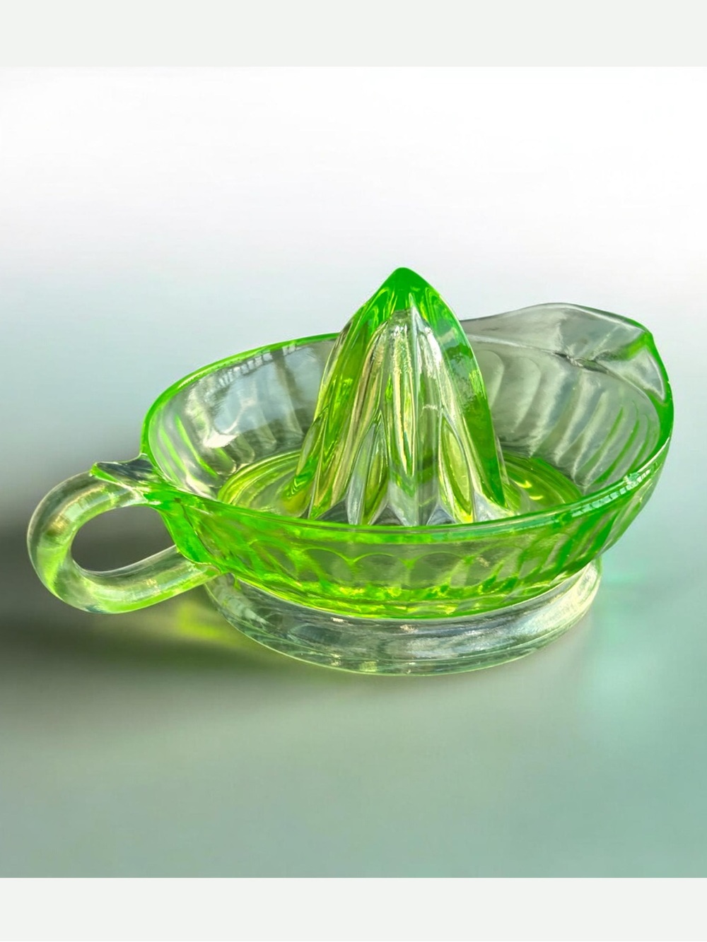 Vintage 1930’s MCM Vaseline Uranium Glass Juicer-Glower